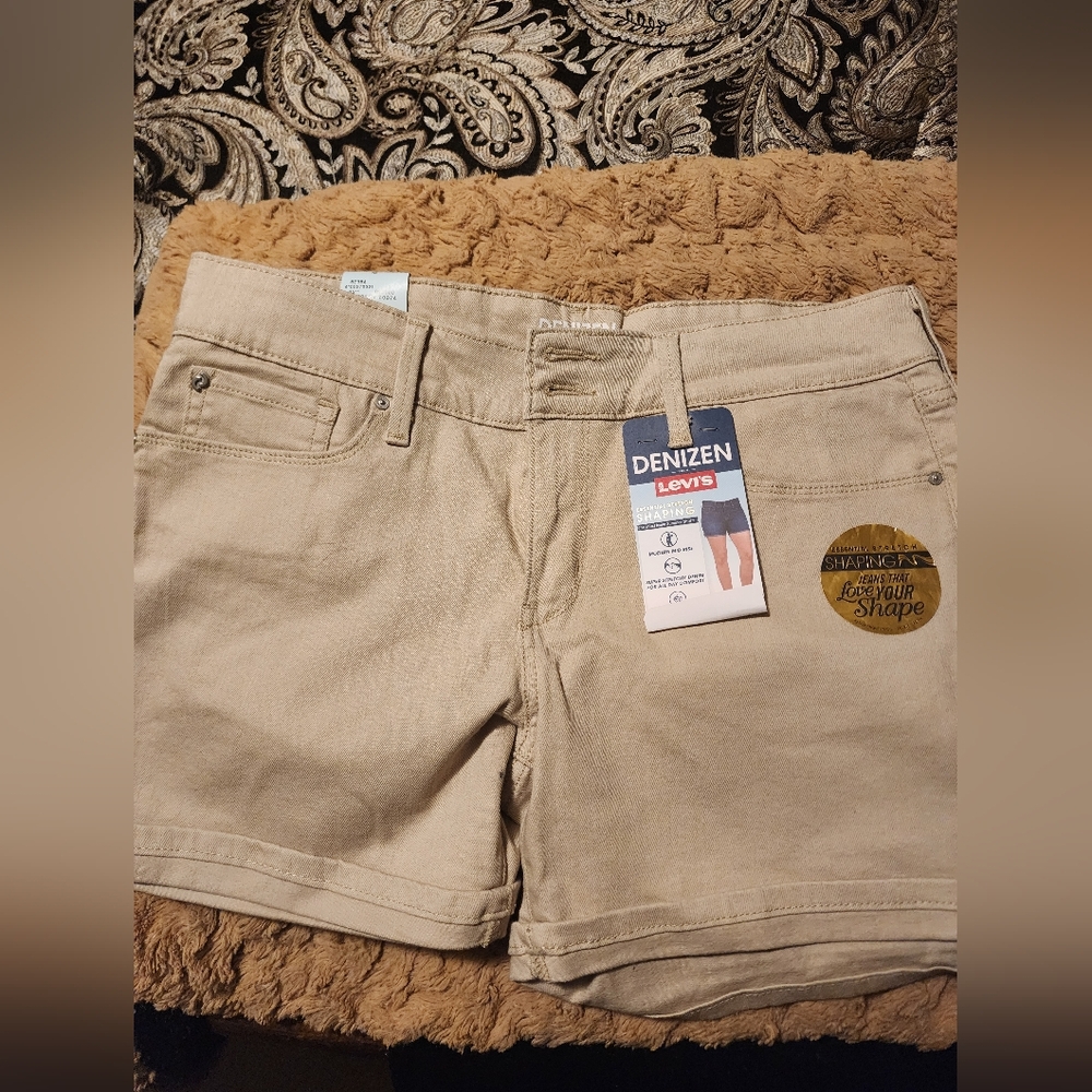 NWT levis Sz 10 Shorts